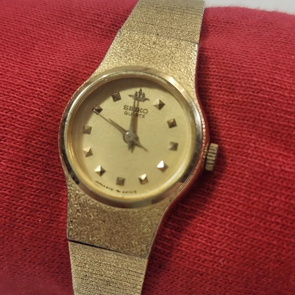 Seiko Ladies Watch 8Y21-0020 Gold Tone Quartz New Battery SX Running Quartz 80s